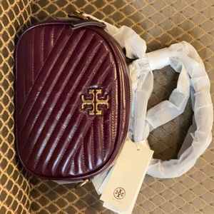 Tory Burch Kira chevron glazed small camera bag. Color: fig